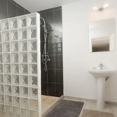 One Bedroom With Enclosed Garden And Wifi At * Nazaret