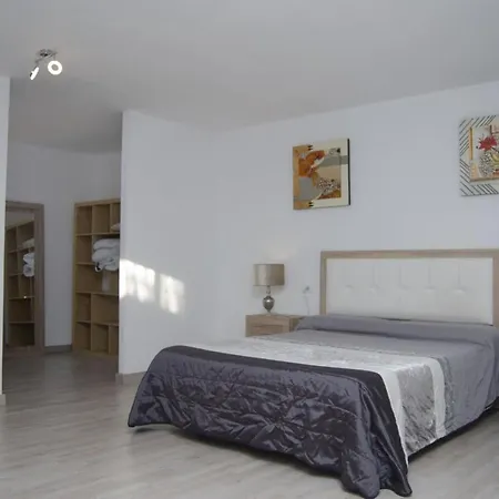 One Bedroom With Enclosed Garden And Wifi At Apartamento *