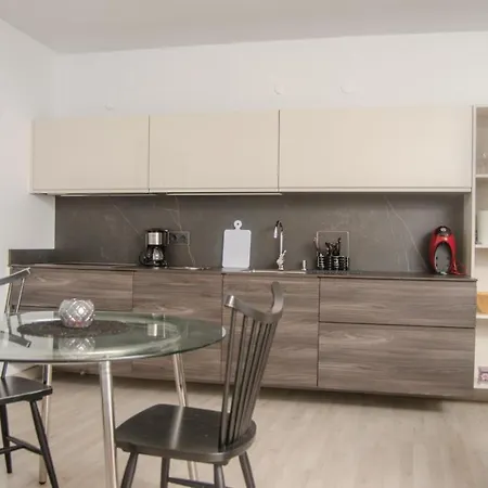 Apartamento One Bedroom With Enclosed Garden And Wifi At