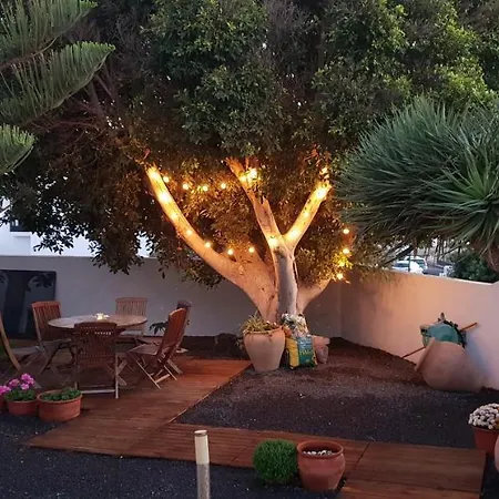 One Bedroom With Enclosed Garden And Wifi At Nazaret