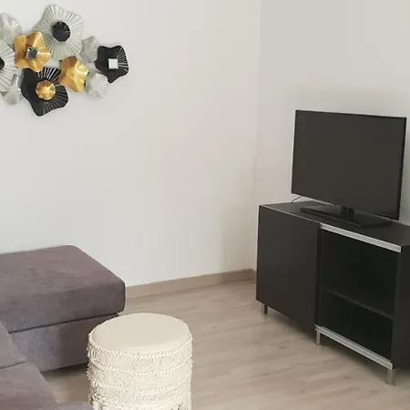 One Bedroom With Enclosed Garden And Wifi At Apartamento *